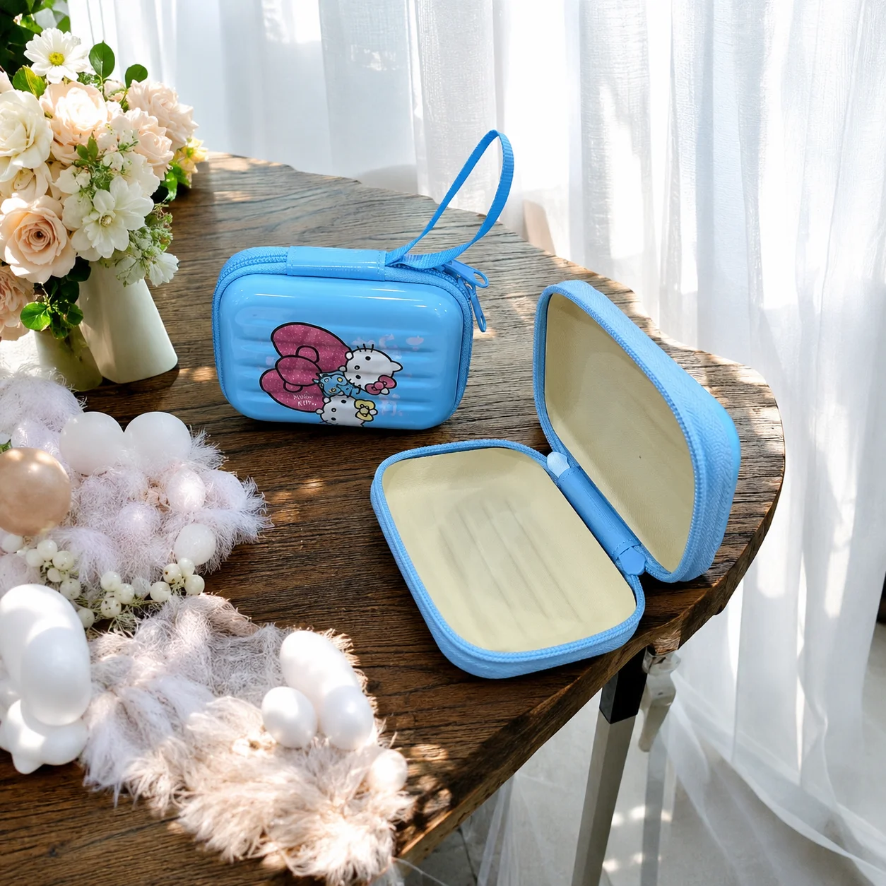 Hello Kitty Mini Metal Hard Shell Pouch